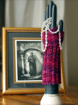 Ravelry: Women&apos;s Hand/Wrist Warmers pattern by Joelle Hoverson